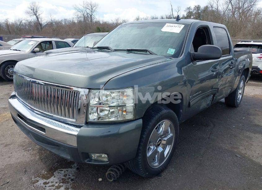 Photo 2 of 2011 Chevrolet Silverado 1500 LT (VIN 3GCPCSE06BG145567)