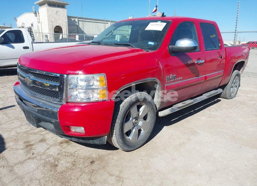 Photo 2 of 2011 Chevrolet Silverado 1500 LT (VIN 3GCPCSE06BG261755)