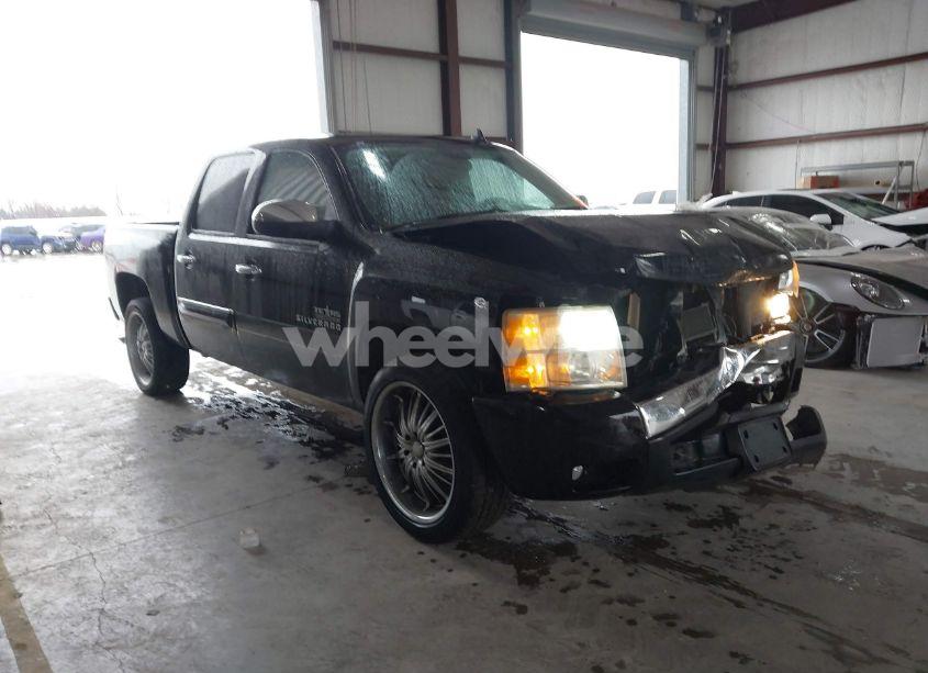 2011 Chevrolet Silverado 1500 LT (VIN 3GCPCSE06BG281181) main photo