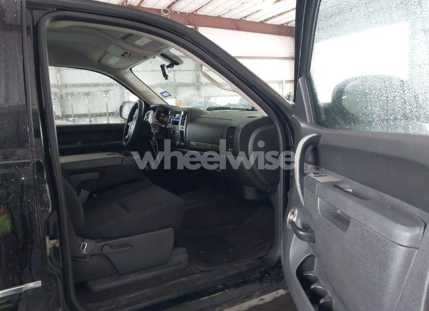 Photo 5 of 2011 Chevrolet Silverado 1500 LT (VIN 3GCPCSE06BG281181)