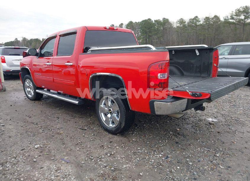 Photo 3 of 2011 Chevrolet Silverado 1500 LT (VIN 3GCPCSE06BG324644)