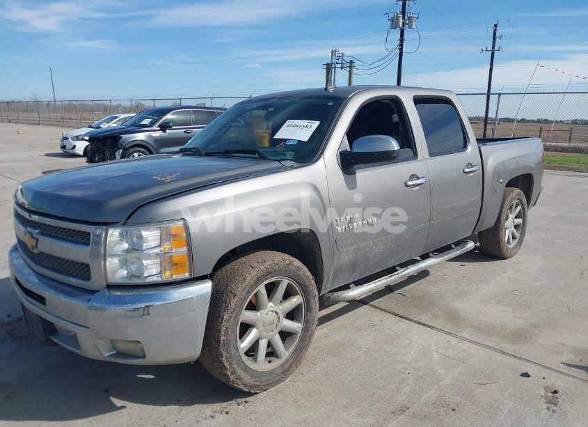 Photo 2 of 2013 Chevrolet Silverado 1500 LT (VIN 3GCPCSE06DG246854)