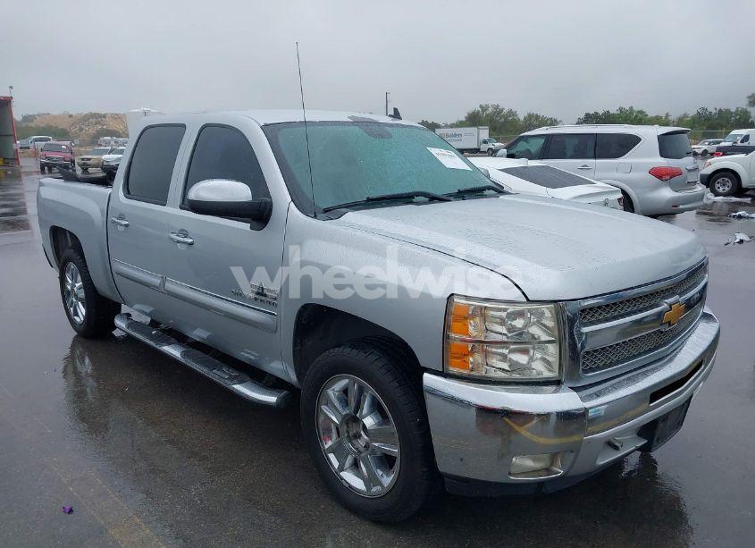 2013 Chevrolet Silverado 1500 LT (VIN 3GCPCSE06DG302775) main photo