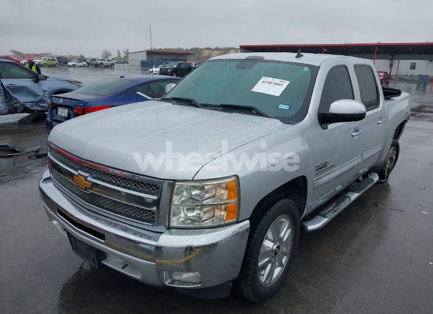 Photo 2 of 2013 Chevrolet Silverado 1500 LT (VIN 3GCPCSE06DG302775)