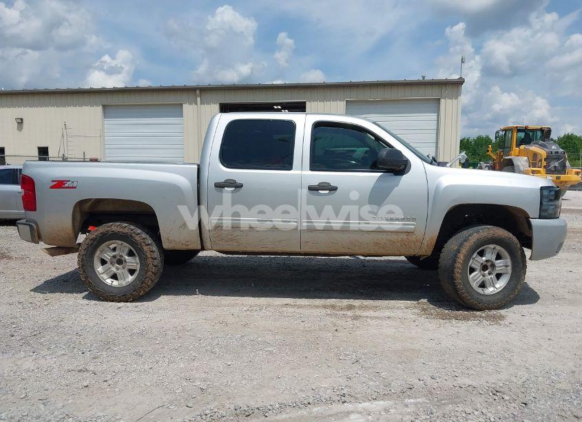 Photo 13 of 2011 Chevrolet Silverado 1500 LT (VIN 3GCPCSE07BG180599)