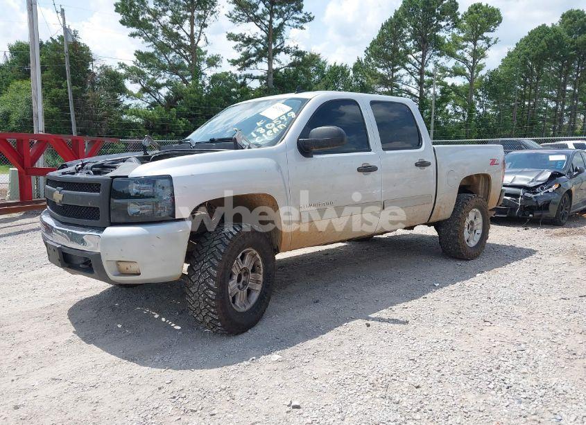 Photo 2 of 2011 Chevrolet Silverado 1500 LT (VIN 3GCPCSE07BG180599)