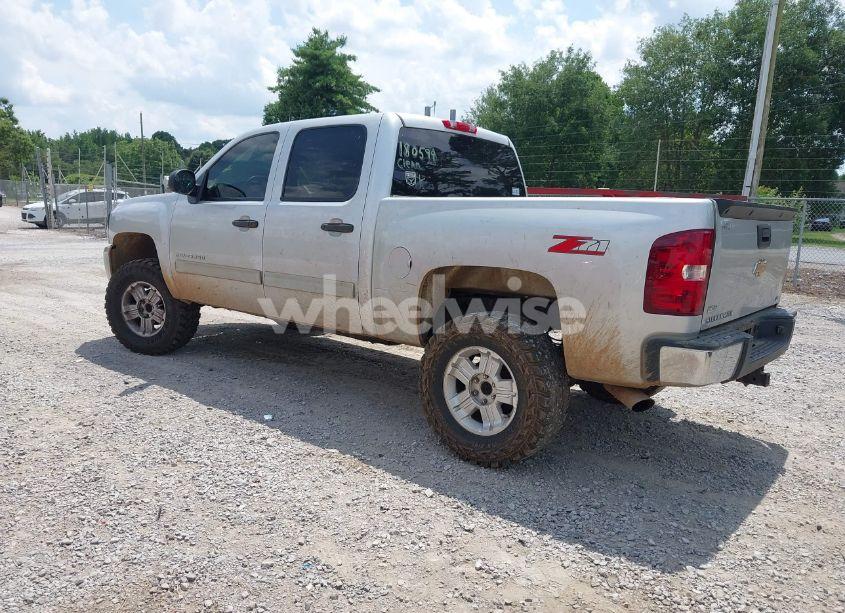 Photo 3 of 2011 Chevrolet Silverado 1500 LT (VIN 3GCPCSE07BG180599)