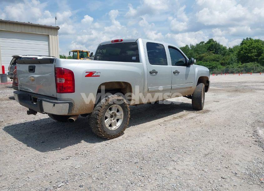 Photo 4 of 2011 Chevrolet Silverado 1500 LT (VIN 3GCPCSE07BG180599)