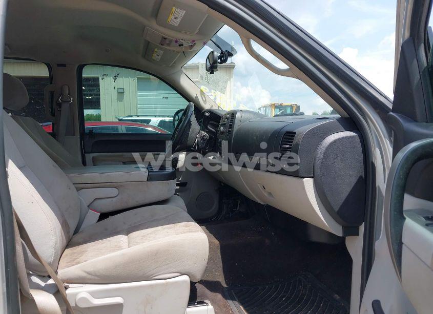 Photo 5 of 2011 Chevrolet Silverado 1500 LT (VIN 3GCPCSE07BG180599)