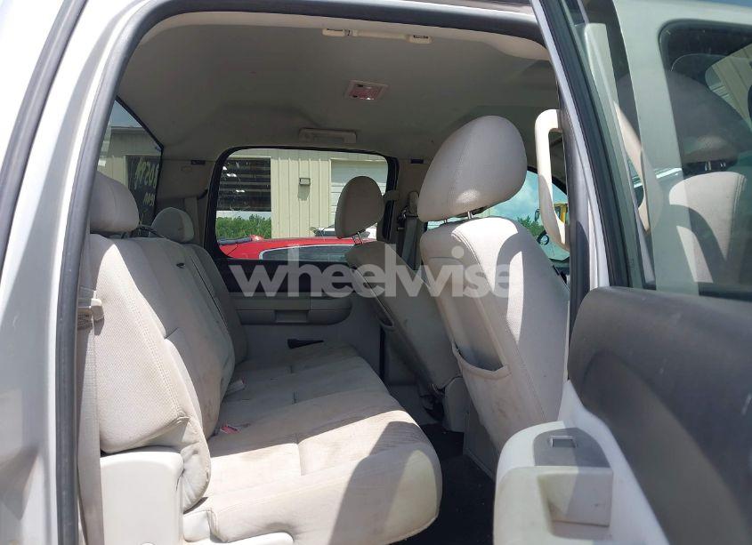 Photo 8 of 2011 Chevrolet Silverado 1500 LT (VIN 3GCPCSE07BG180599)