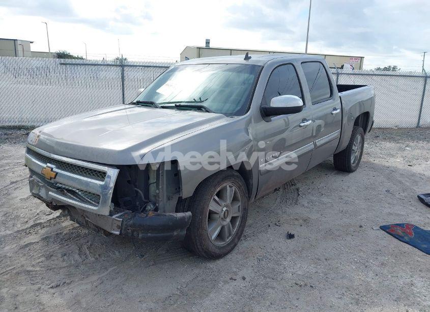 Photo 2 of 2013 Chevrolet Silverado 1500 LT (VIN 3GCPCSE07DG275201)