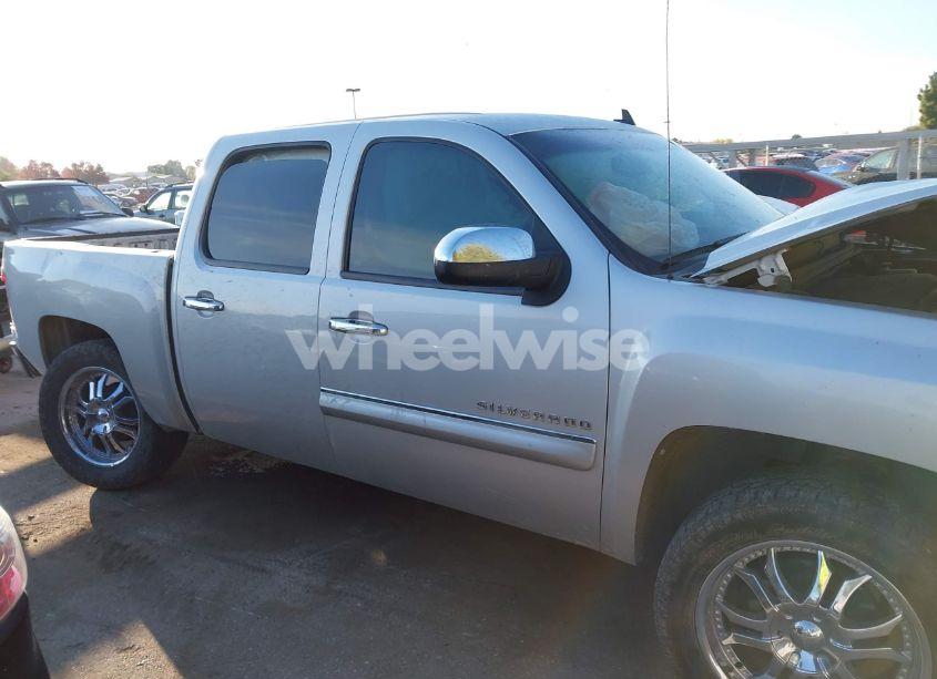 Photo 12 of 2011 Chevrolet Silverado 1500 LT (VIN 3GCPCSE08BG200116)