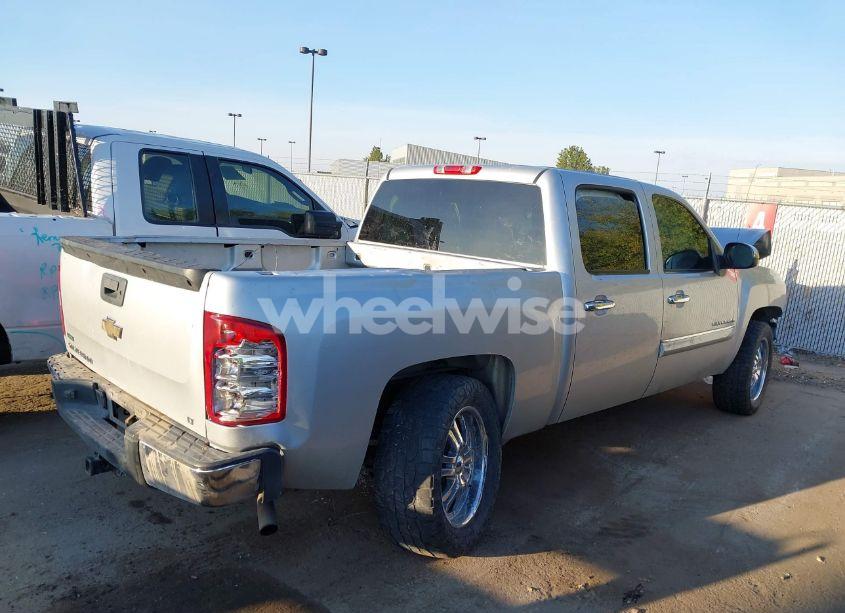Photo 4 of 2011 Chevrolet Silverado 1500 LT (VIN 3GCPCSE08BG200116)