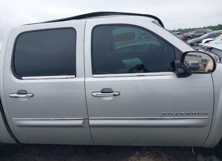 Photo 12 of 2011 Chevrolet Silverado 1500 LT (VIN 3GCPCSE08BG303990)