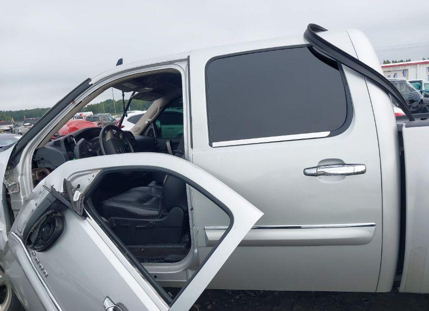 Photo 13 of 2011 Chevrolet Silverado 1500 LT (VIN 3GCPCSE08BG303990)