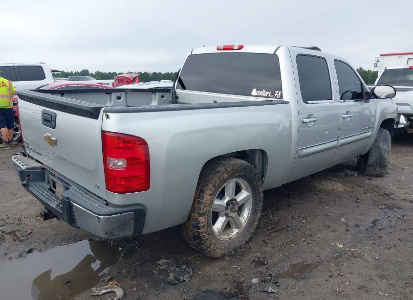 Photo 4 of 2011 Chevrolet Silverado 1500 LT (VIN 3GCPCSE08BG303990)