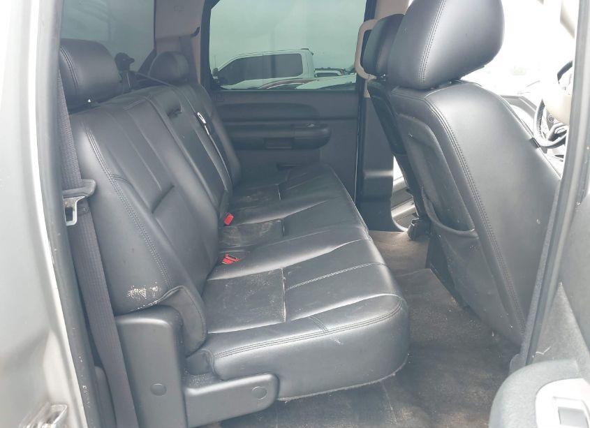 Photo 8 of 2011 Chevrolet Silverado 1500 LT (VIN 3GCPCSE08BG303990)