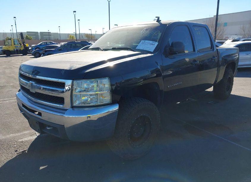 Photo 2 of 2011 Chevrolet Silverado 1500 LT (VIN 3GCPCSE08BG317324)