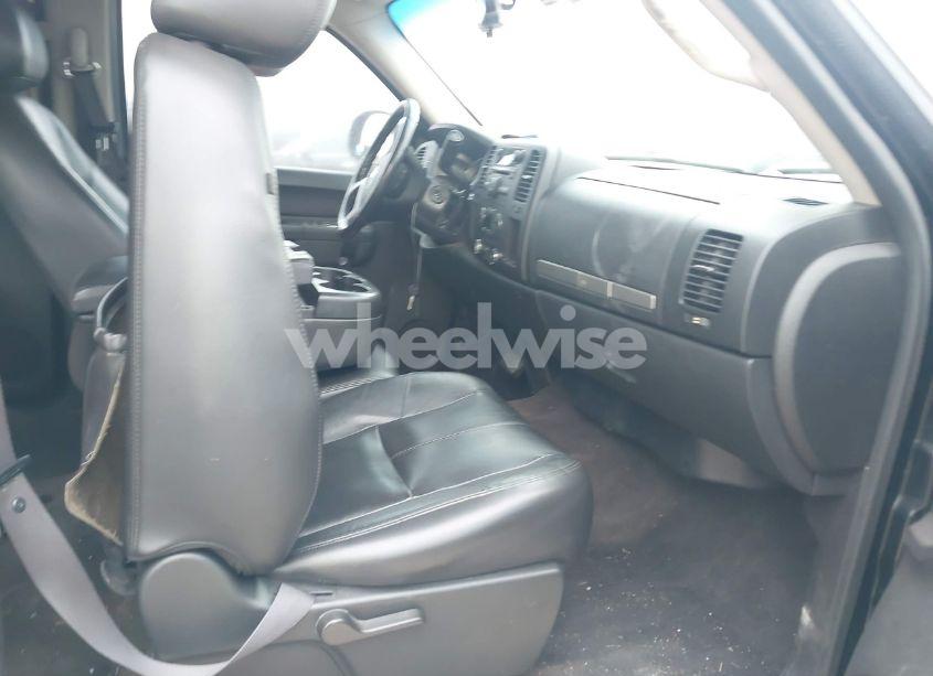 Photo 5 of 2011 Chevrolet Silverado 1500 LT (VIN 3GCPCSE08BG319512)