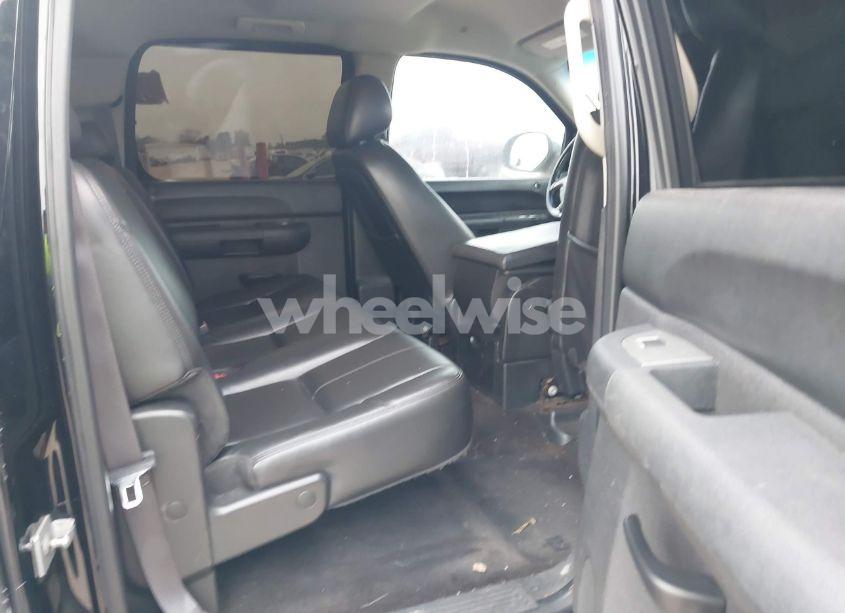 Photo 8 of 2011 Chevrolet Silverado 1500 LT (VIN 3GCPCSE08BG319512)