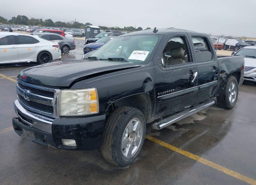 Photo 2 of 2011 Chevrolet Silverado 1500 LT (VIN 3GCPCSE08BG392007)