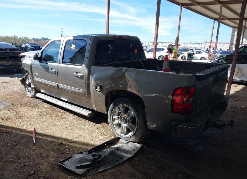 Photo 3 of 2013 Chevrolet Silverado 1500 LT (VIN 3GCPCSE08DG110063)