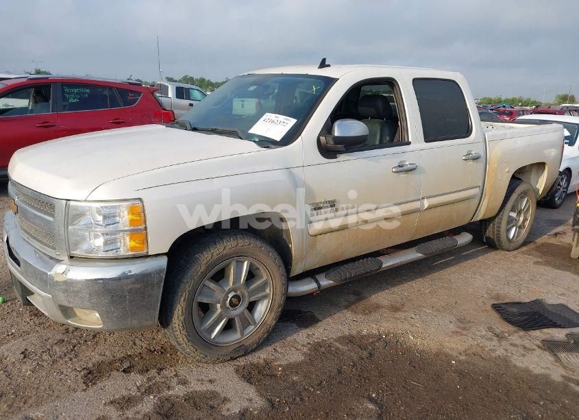 Photo 2 of 2013 Chevrolet Silverado 1500 LT (VIN 3GCPCSE08DG250307)