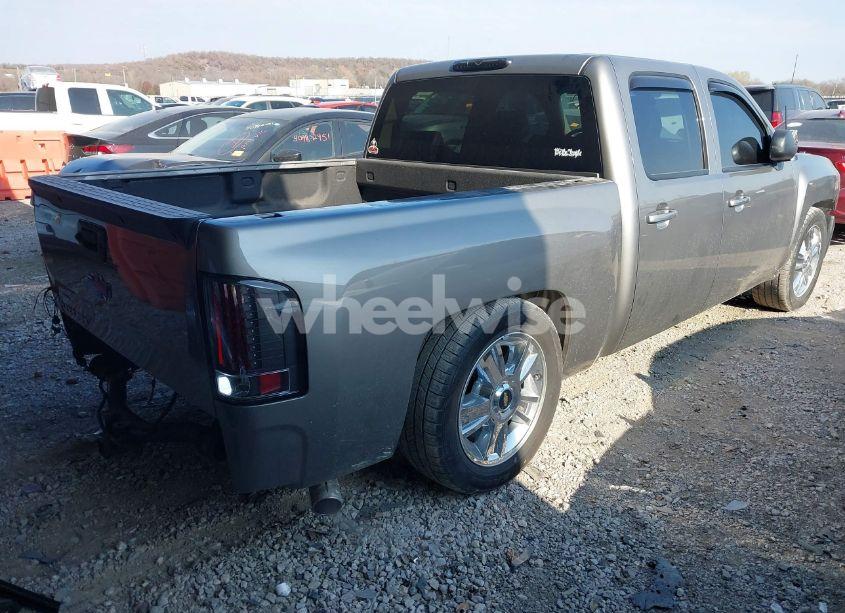 Photo 4 of 2013 Chevrolet Silverado 1500 LT (VIN 3GCPCSE08DG283985)