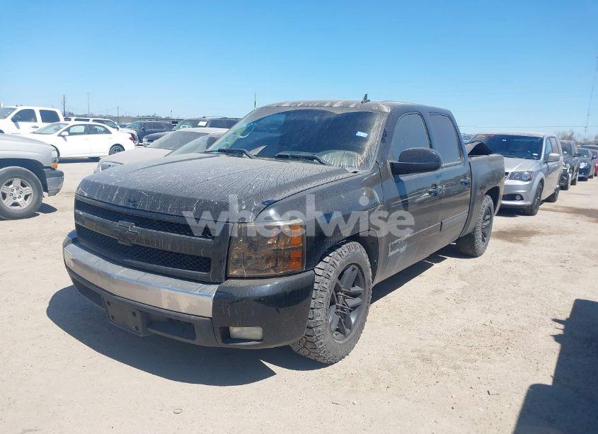 Photo 2 of 2013 Chevrolet Silverado 1500 LT (VIN 3GCPCSE08DG325863)
