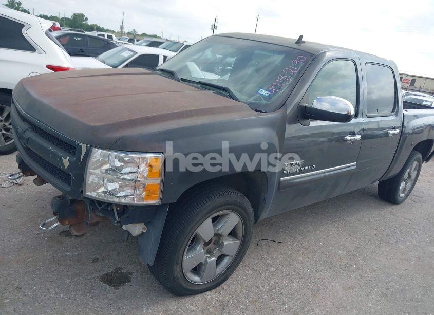 Photo 2 of 2011 Chevrolet Silverado 1500 LT (VIN 3GCPCSE09BG146325)