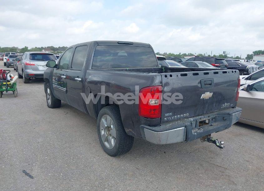 Photo 3 of 2011 Chevrolet Silverado 1500 LT (VIN 3GCPCSE09BG146325)