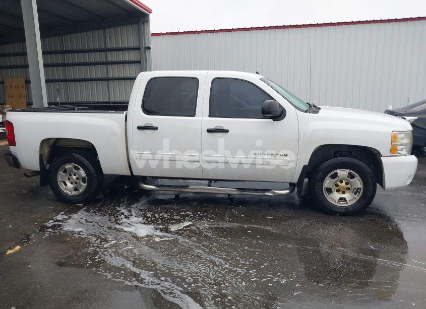 Photo 13 of 2011 Chevrolet Silverado 1500 LT (VIN 3GCPCSE09BG328607)