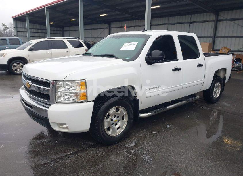Photo 2 of 2011 Chevrolet Silverado 1500 LT (VIN 3GCPCSE09BG328607)