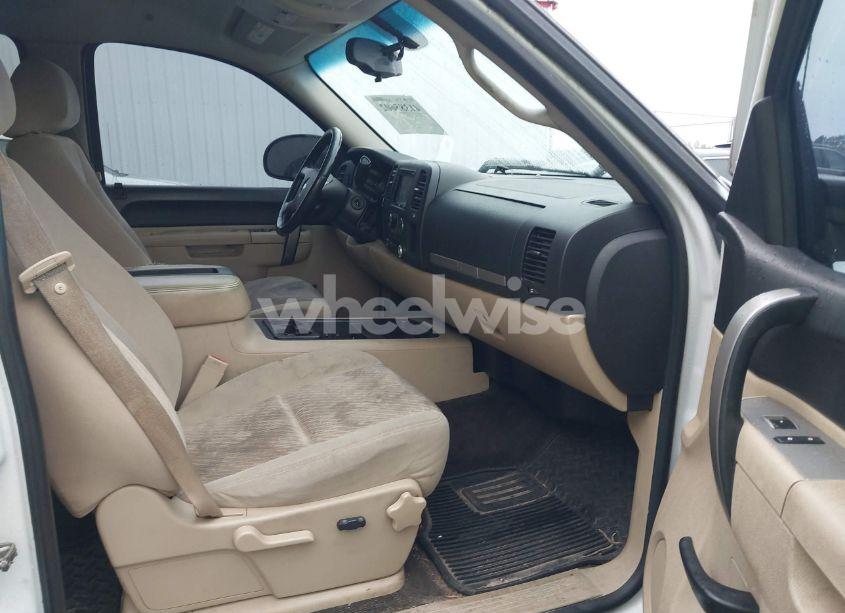 Photo 5 of 2011 Chevrolet Silverado 1500 LT (VIN 3GCPCSE09BG328607)