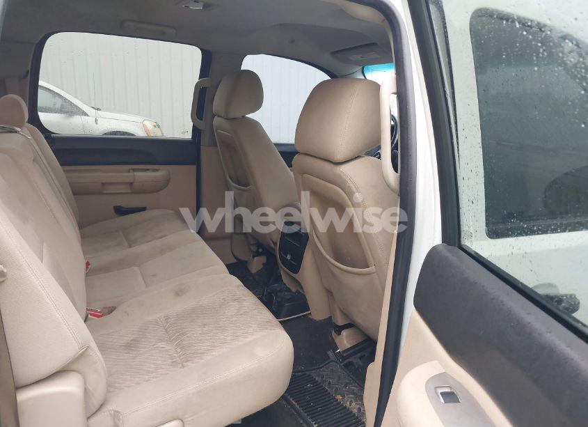 Photo 8 of 2011 Chevrolet Silverado 1500 LT (VIN 3GCPCSE09BG328607)