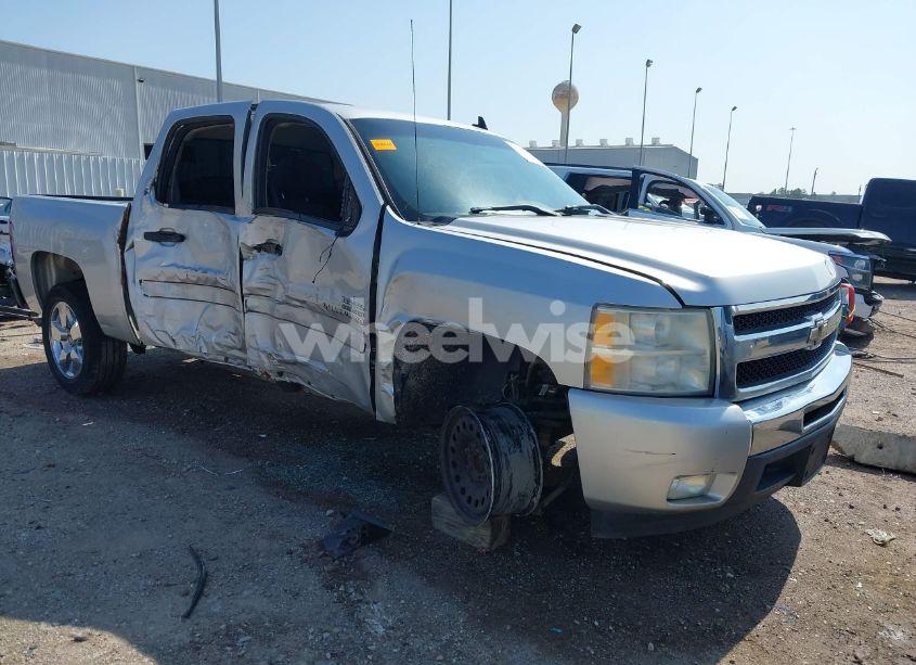 2011 Chevrolet Silverado 1500 LT (VIN 3GCPCSE09BG341003) main photo