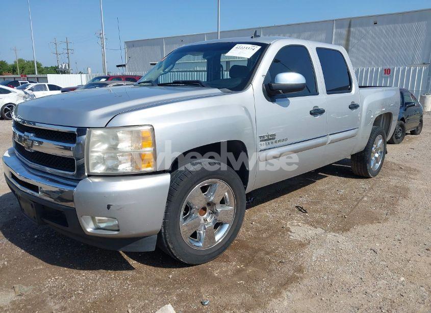 Photo 2 of 2011 Chevrolet Silverado 1500 LT (VIN 3GCPCSE09BG341003)