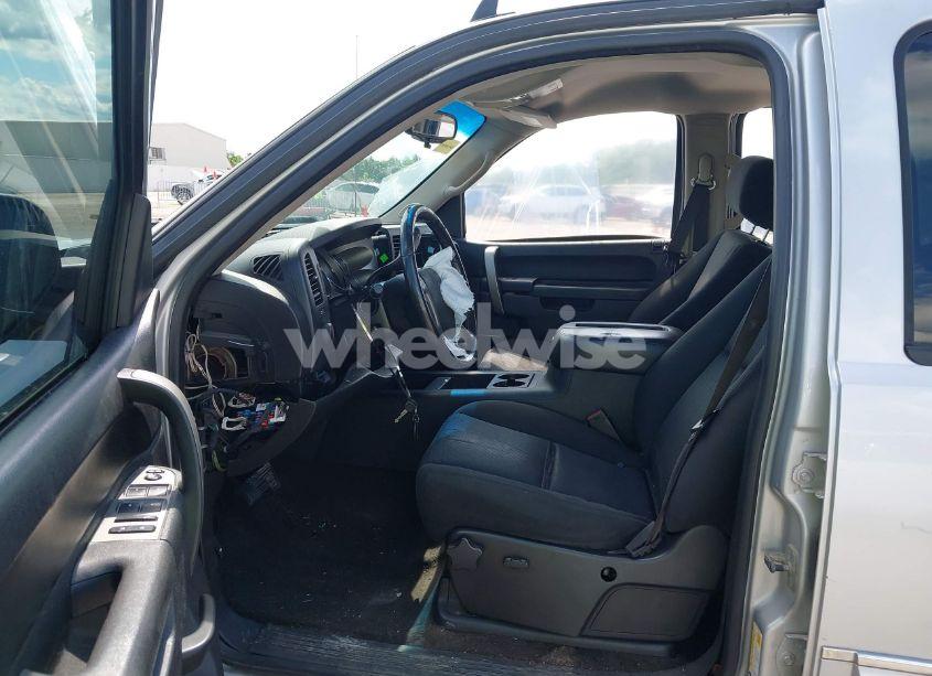 Photo 5 of 2011 Chevrolet Silverado 1500 LT (VIN 3GCPCSE09BG341003)