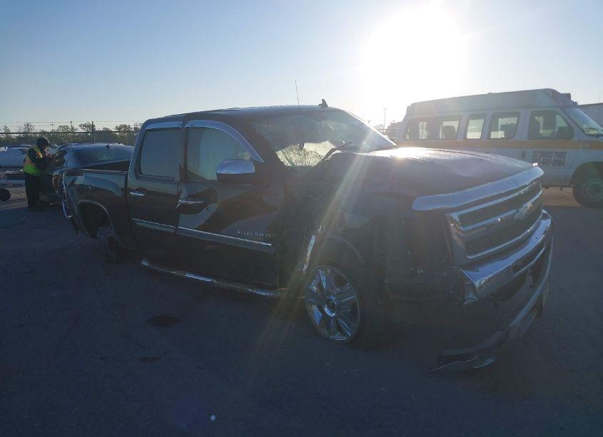 2013 Chevrolet Silverado 1500 LT (VIN 3GCPCSE09DG196600) main photo