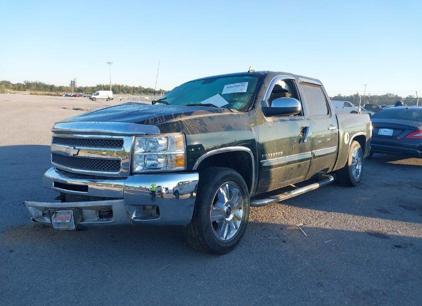 Photo 2 of 2013 Chevrolet Silverado 1500 LT (VIN 3GCPCSE09DG196600)