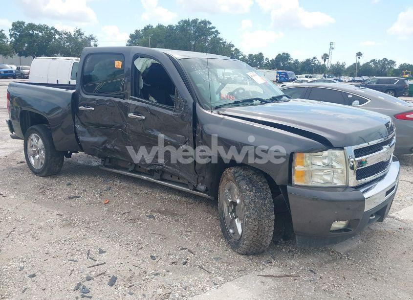 2011 Chevrolet Silverado 1500 LT (VIN 3GCPCSE0XBG185456) main photo