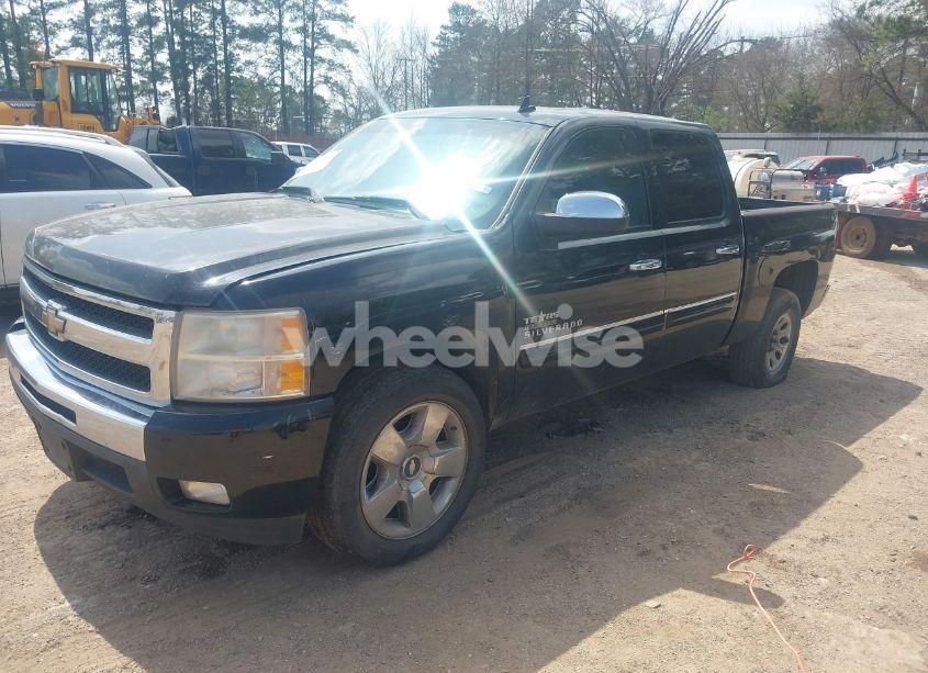 Photo 2 of 2011 Chevrolet Silverado 1500 LT (VIN 3GCPCSE0XBG280471)