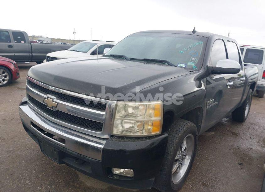 Photo 2 of 2011 Chevrolet Silverado 1500 LT (VIN 3GCPCSE0XBG391263)