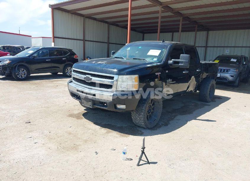 Photo 2 of 2011 Chevrolet Silverado 1500 LT (VIN 3GCPCSE0XBG406876)