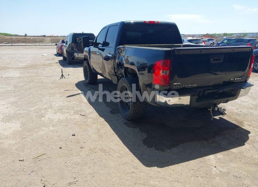 Photo 3 of 2011 Chevrolet Silverado 1500 LT (VIN 3GCPCSE0XBG406876)