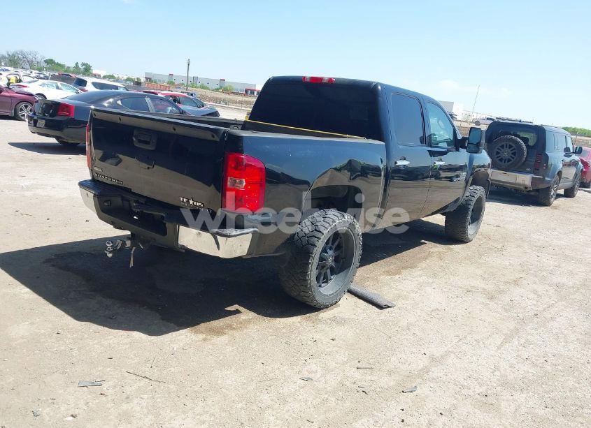 Photo 4 of 2011 Chevrolet Silverado 1500 LT (VIN 3GCPCSE0XBG406876)