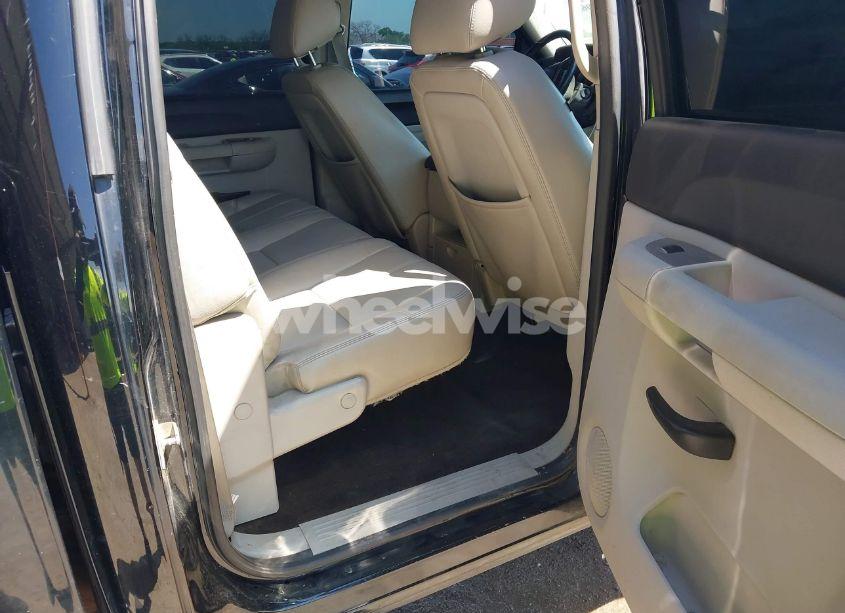 Photo 8 of 2011 Chevrolet Silverado 1500 LT (VIN 3GCPCSE0XBG406876)