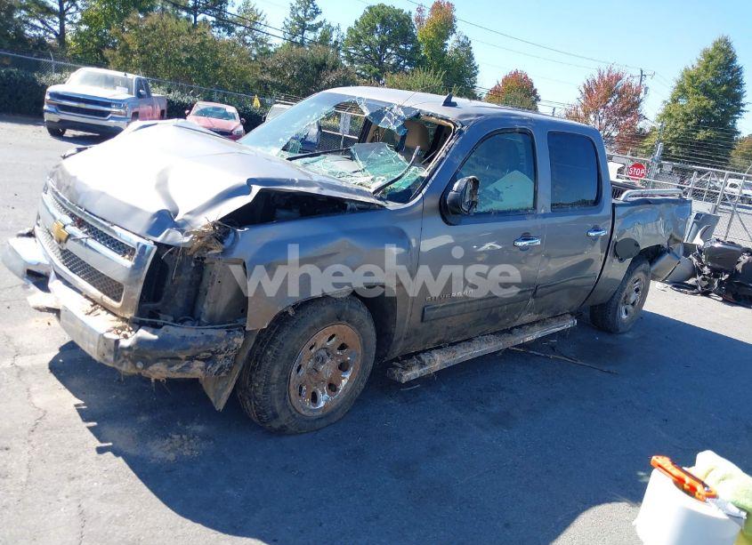 Photo 2 of 2013 Chevrolet Silverado 1500 LT (VIN 3GCPCSEA0DG113368)