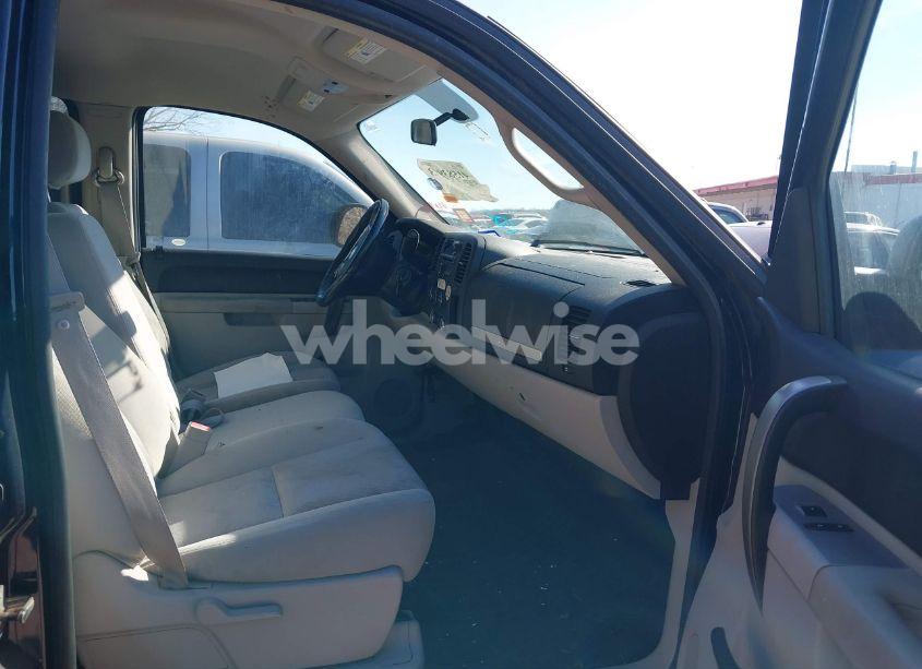 Photo 5 of 2011 Chevrolet Silverado 1500 LT (VIN 3GCPCSEA3BG136771)