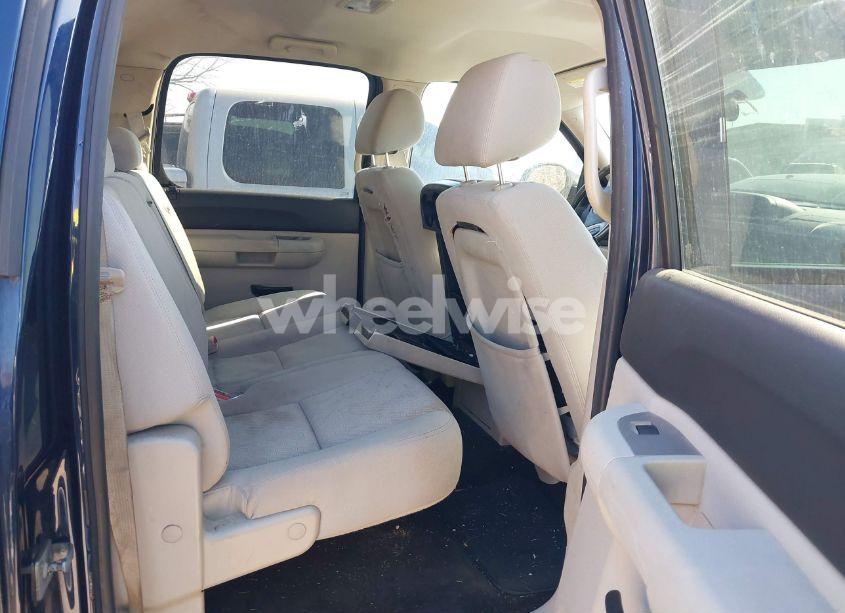 Photo 8 of 2011 Chevrolet Silverado 1500 LT (VIN 3GCPCSEA3BG136771)